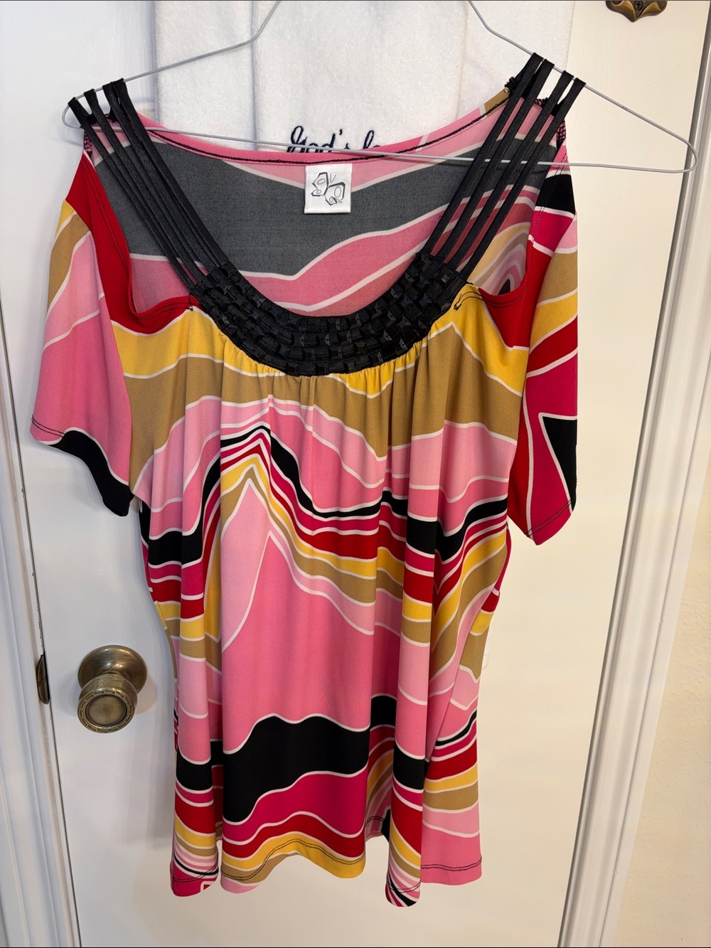 Butterfly Brand Colorful PreOwned Comfy Blouse Front Cutouts/Beads Size XL